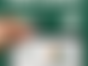 玩家手持籌碼與Excel資金分配表搭配下注規劃圖示的畫面